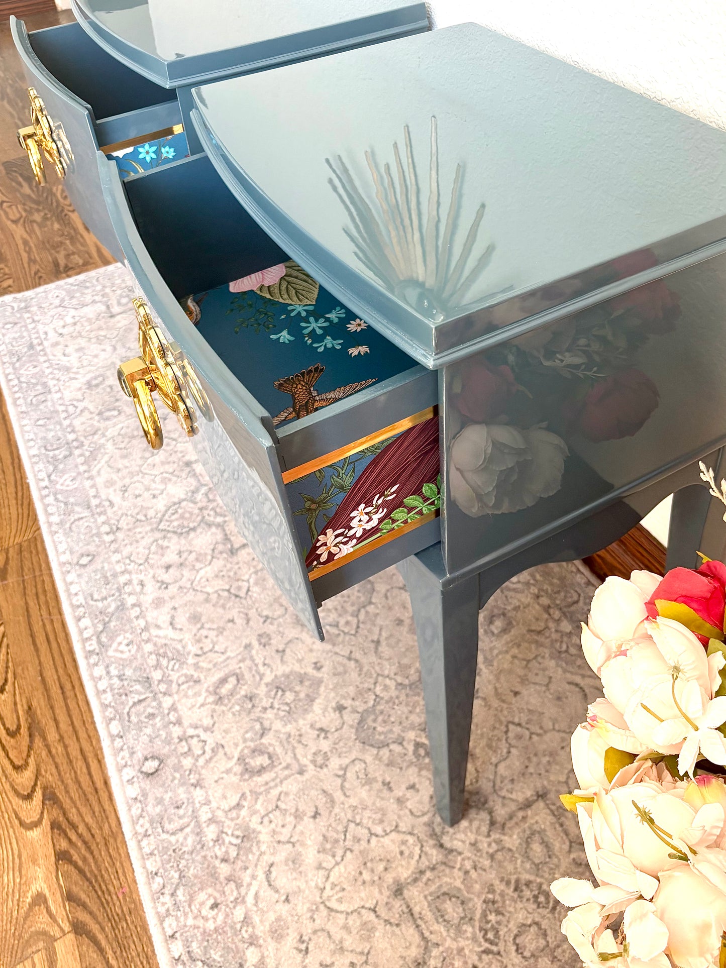 A Pair of Ultra High Gloss Vintage Bow Front High Gloss End Stands/Bedside Tables/Night Stands