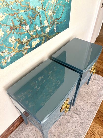 A Pair of Ultra High Gloss Vintage Bow Front High Gloss End Stands/Bedside Tables/Night Stands