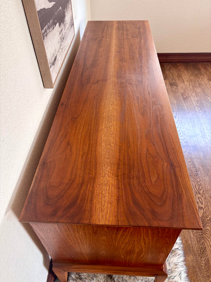 Mid Century Modern Moroccan Style Dresser/Entryway/Console