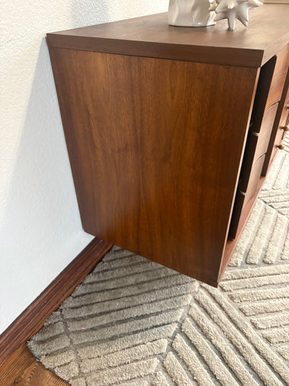 Johnson Carper 9 Drawer MCM Dresser