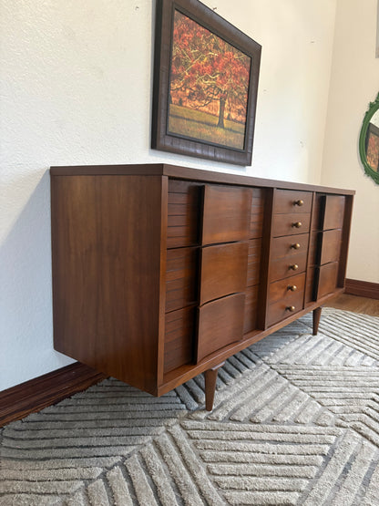 Johnson Carper 9 Drawer MCM Dresser