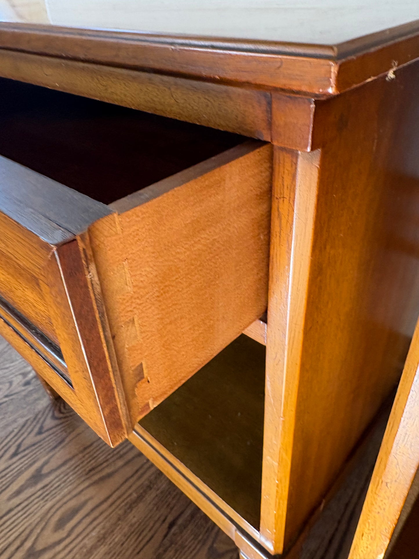 A Pair of Vintage Henredon End Stands