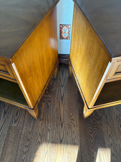 A Pair of Vintage Henredon End Stands