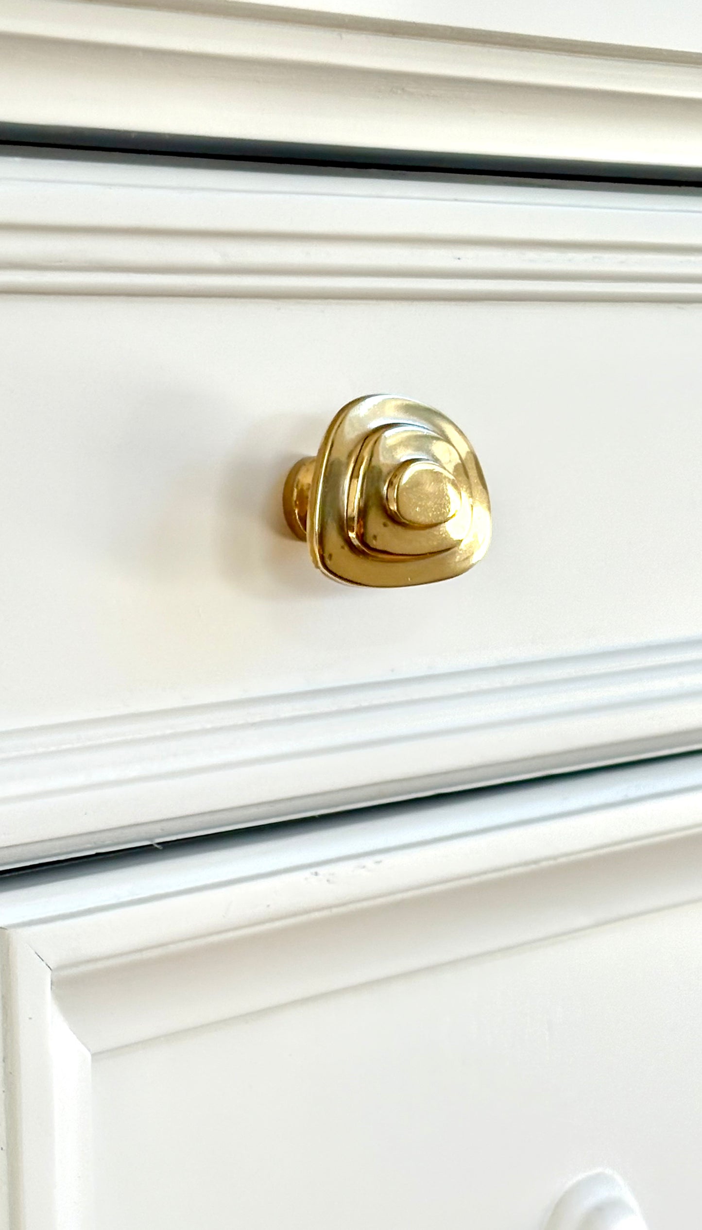 Vintage Hollywood Regency Credenza – White & Gold Sideboard with Ornate Floral Medallions