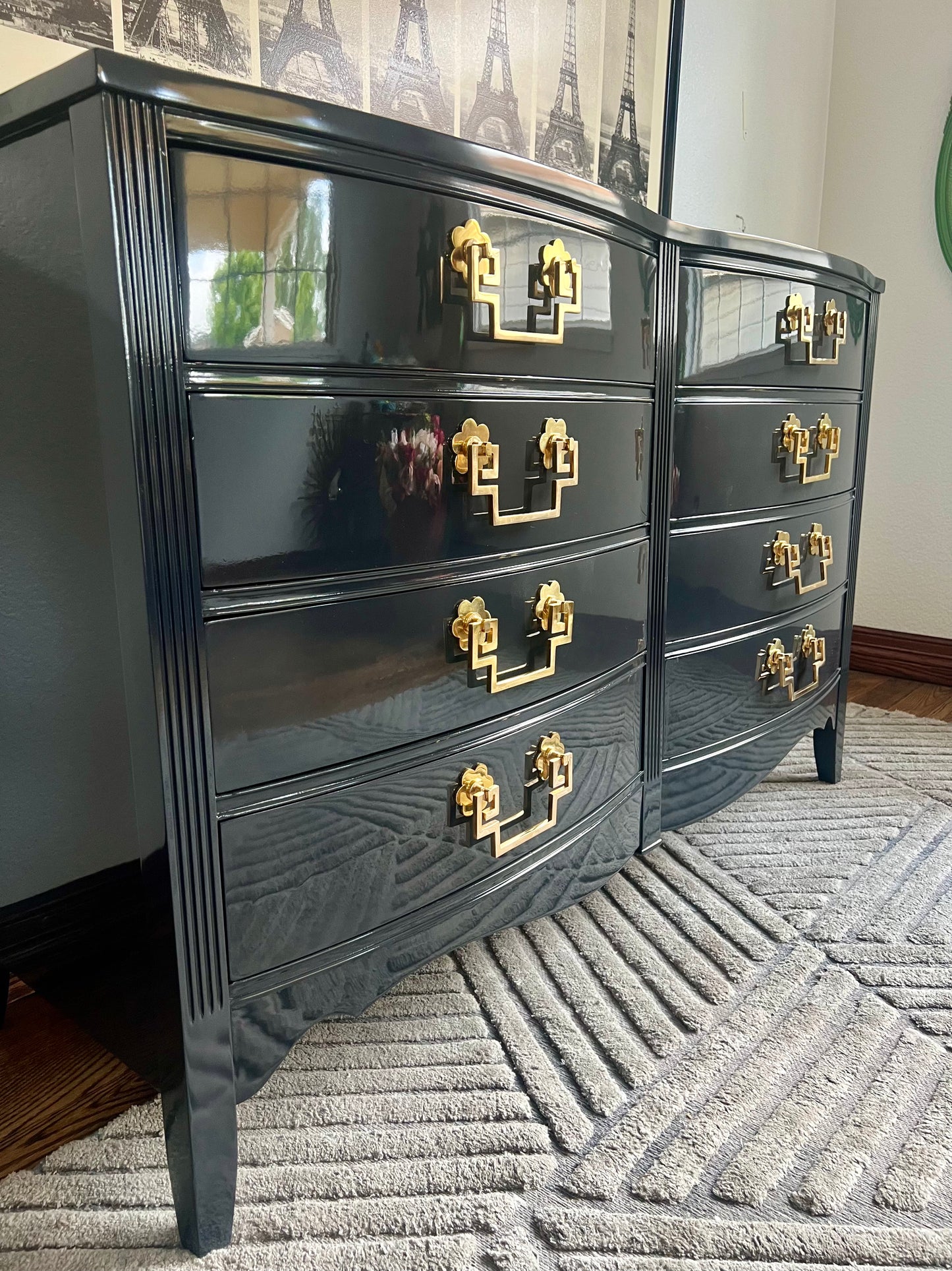 Pristine High Gloss Black Vintage Bassett 8 Drawer Dresser/Buffet/Credenza